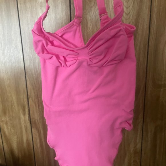 Limited Edition Skims Seamless Sculpt Thong Bodysuit - Sugar Pink - Picture 3 of 6